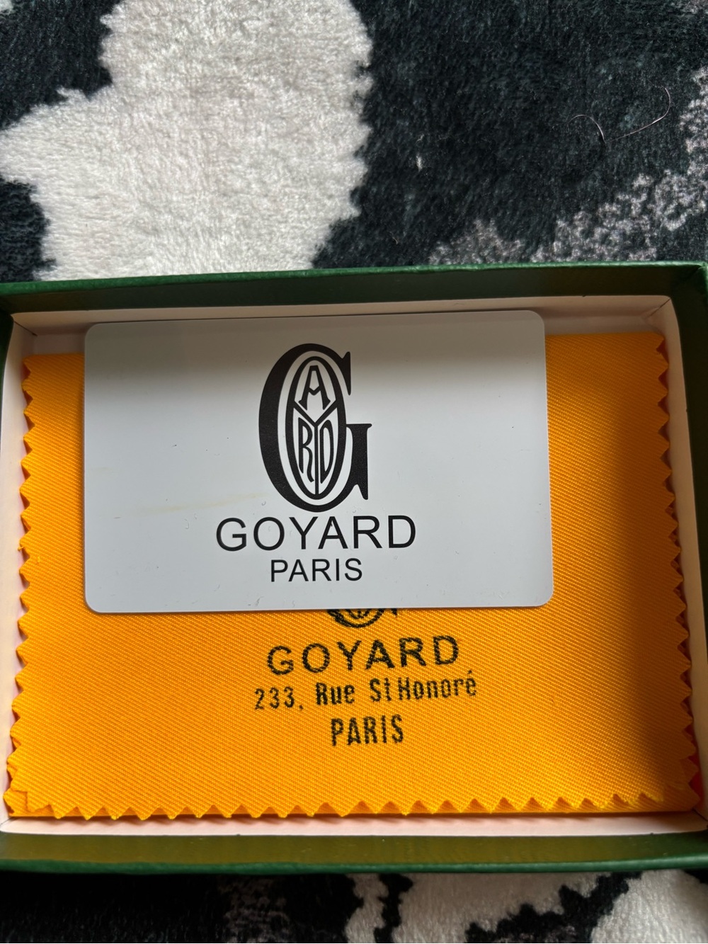Goyard yellow Cleaning Cloth with White Logo Card in Green Box - Picture 3 of 6